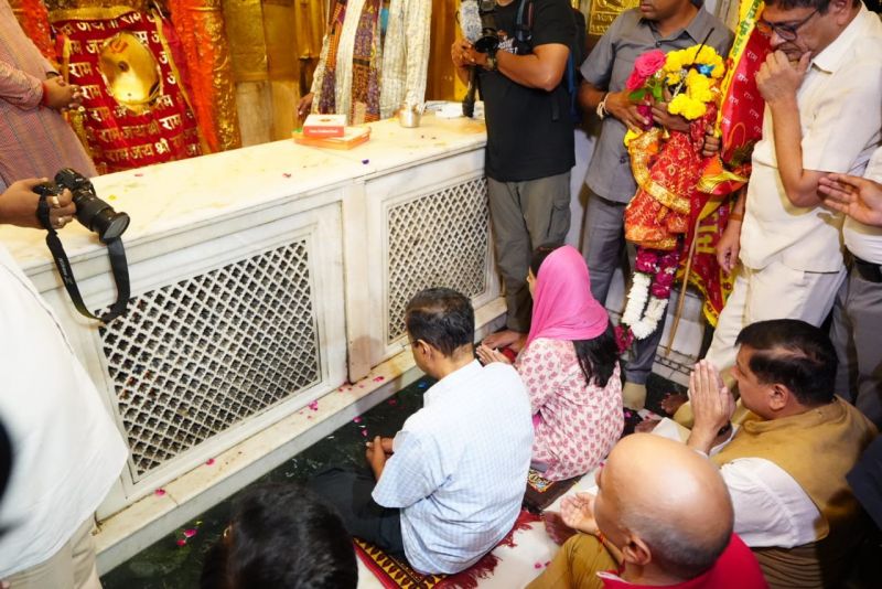Arvind Kejriwal arrived at hanuman temple
