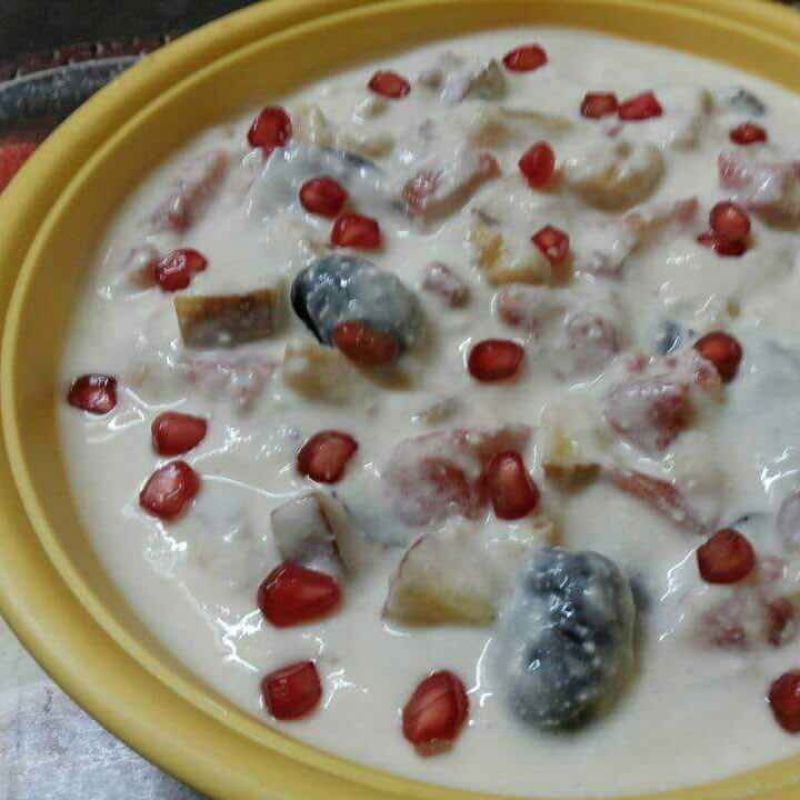 Make fruit raita in the home kitchen