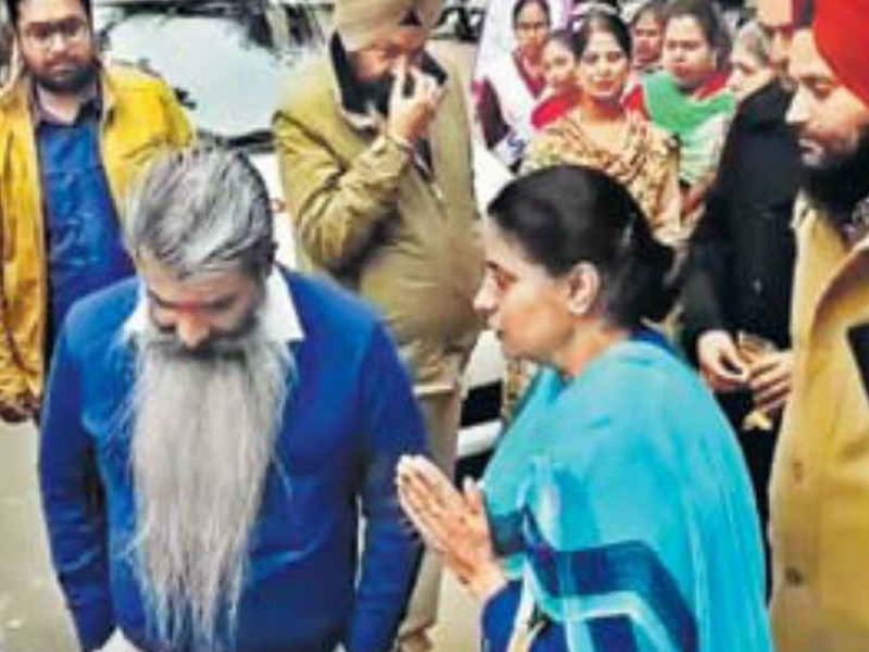 Minister ask DEO to leave from school program