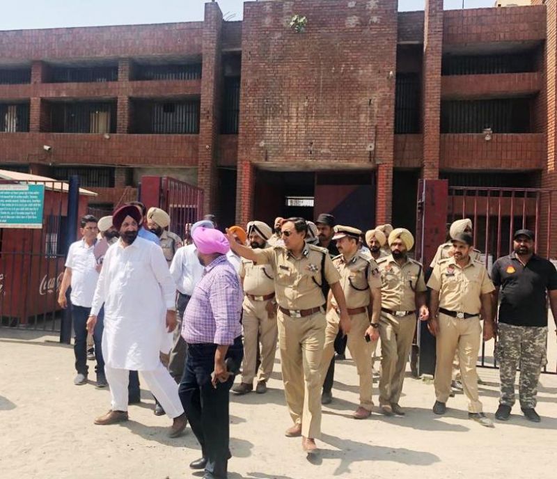 Sukhjinder Singh Randhawa reached in Central Jail Ludhiana