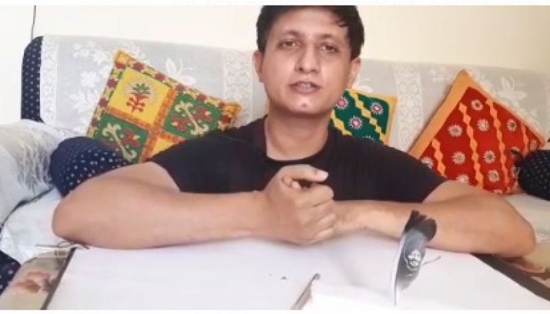 Unique tribute to Flying Sikh, Artist Varun Tandon paints a picture of Milkha Singh on the wings