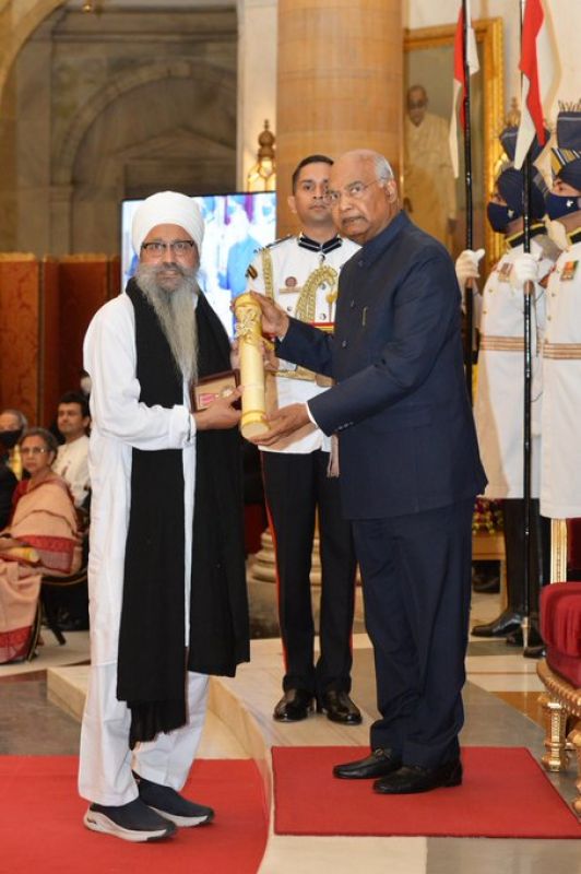 President Kovind presents Padma Shri to  Sant Baba lqbal Singh (Posthumous) for Social Work