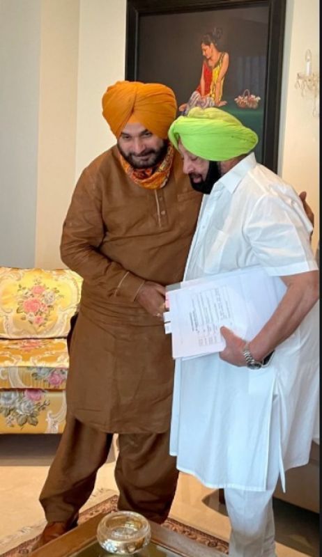 Navjot Sidhi, Captain Amarinder Singh 