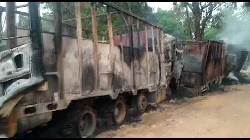Suspected militants set fire to several trucks in Assam