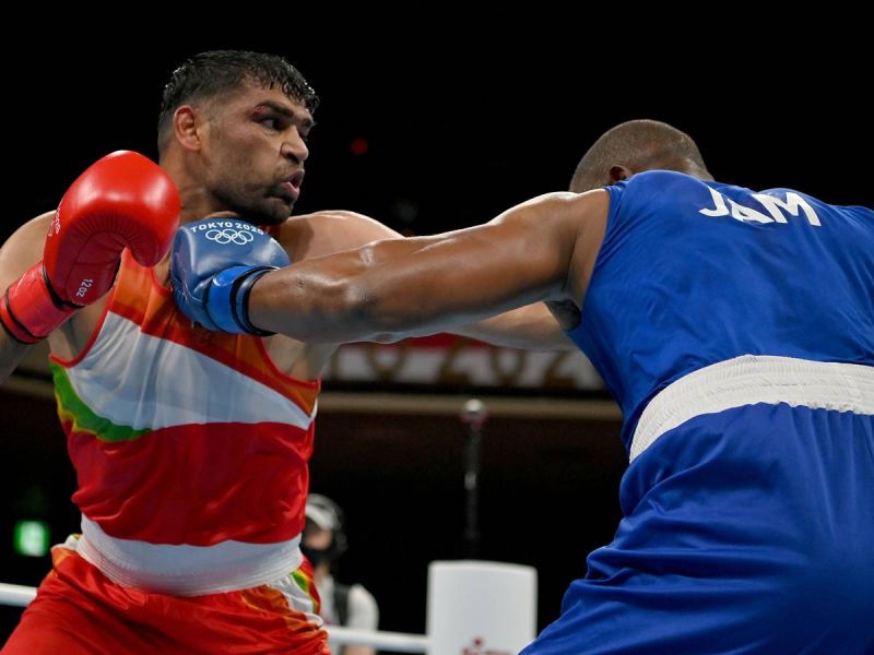Indian boxer Satish Kumar sails into quarterfinals