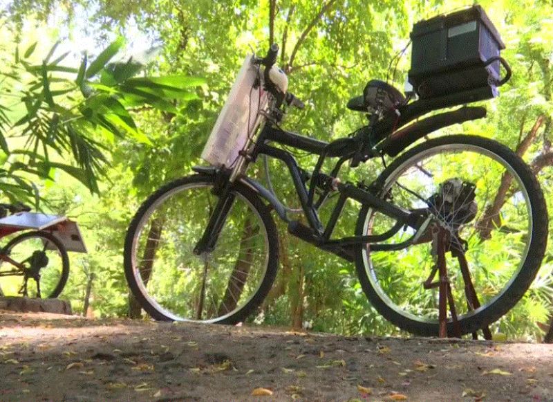 Seeing the rising petrol prices, the young man built a solar bicycle at home