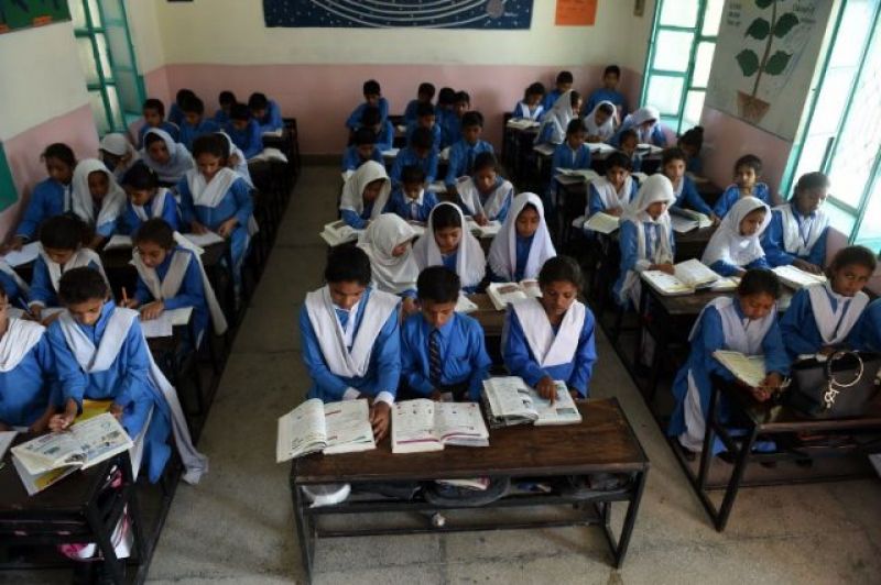 Pak govt replaces English with Urdu as medium of instruction in schools