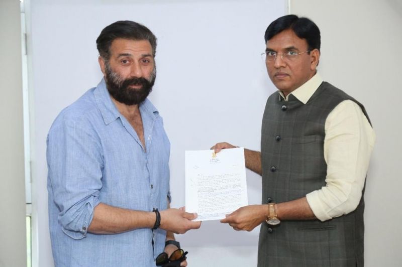 Sunny Deol Meets Union Minister Regarding Setting Up AIIMS Or PGI Satellite Center
