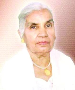 Wife of reporter Sunder Singh Bir